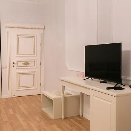 Ferdinand Modern In Tirana's Center *