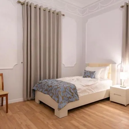 Ferdinand 3* Tirana