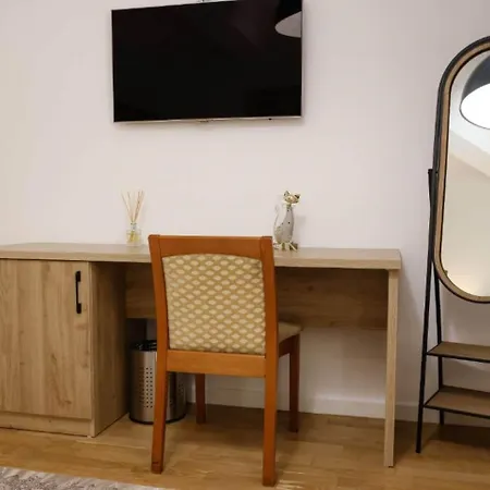 Ferdinand 3* 地拉那